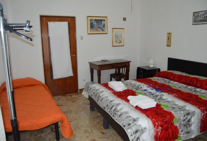 اتاق استاندارد پریمیوم سه تخته, ççç Matera Short Term Rooms ççç