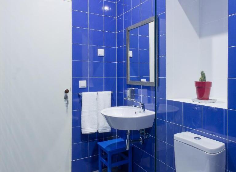 اتاق استاندارد چهار تخته, Azorean Urban Lodge
