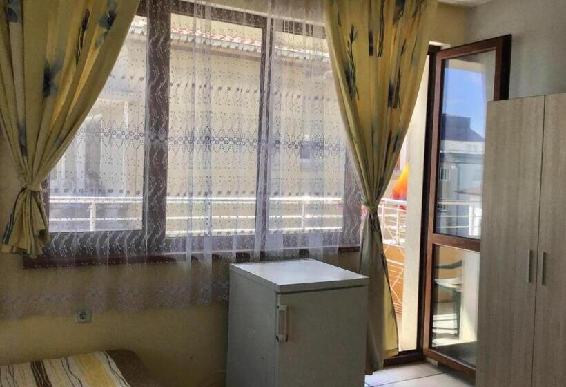 Четырехместный Номер Стандарт Вид на Море, Ivanka Guest House