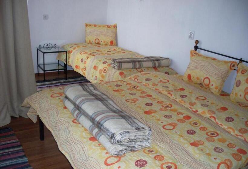Номер Стандарт Трехместный, Tsutsovi House