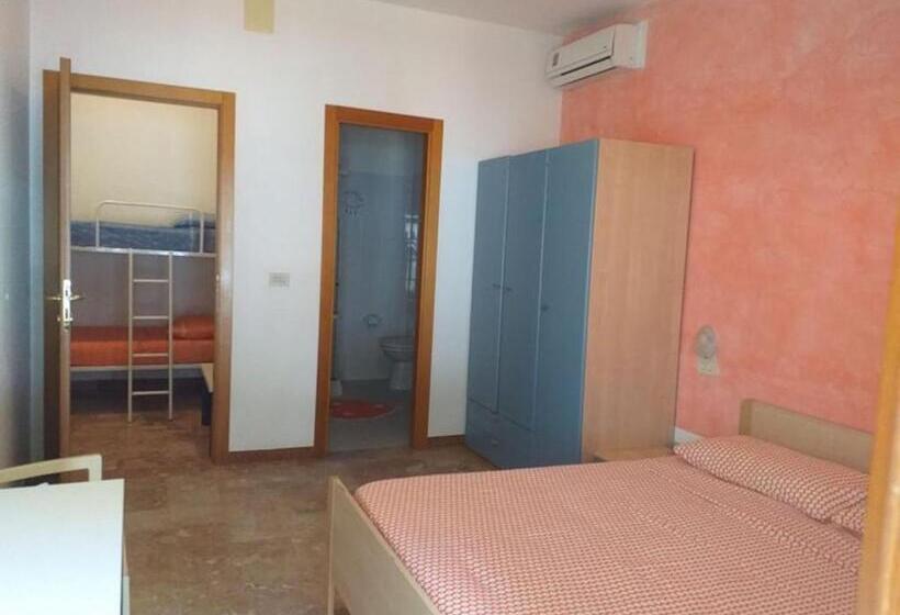 اتاق استاندارد یک نفره, Room In Bb   Spacious Double Room Beside The Sea