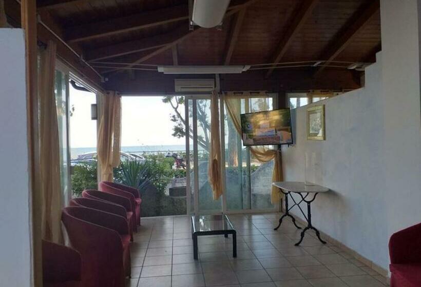 اتاق استاندارد یک نفره, Room In Bb   Spacious Double Room Beside The Sea