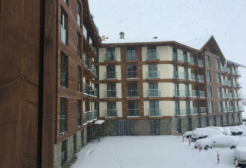 سوییت, New Gudauri Loft 2   Mountain Harmony, Quiet & Cosy Place Next To Main Lift