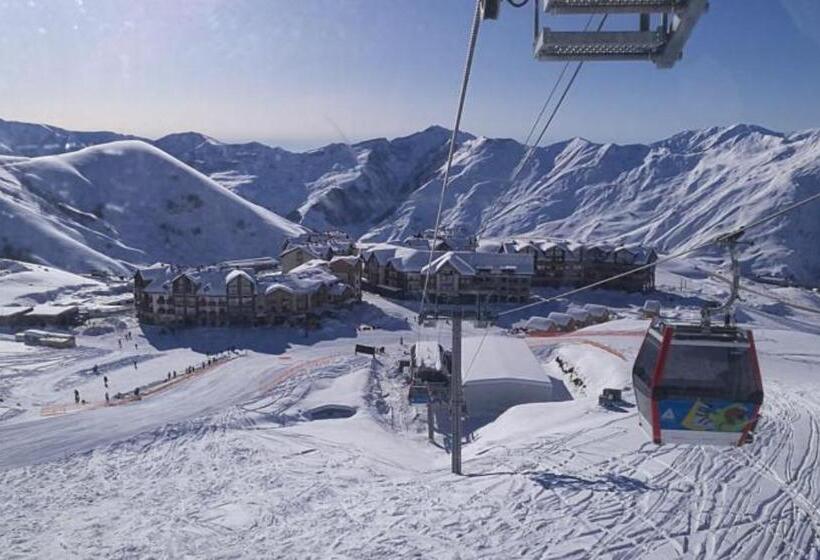 سوییت, New Gudauri Loft 2   Mountain Harmony, Quiet & Cosy Place Next To Main Lift