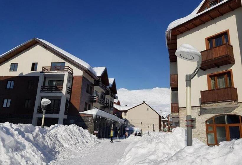 سوییت, New Gudauri Loft 2   Mountain Harmony, Quiet & Cosy Place Next To Main Lift