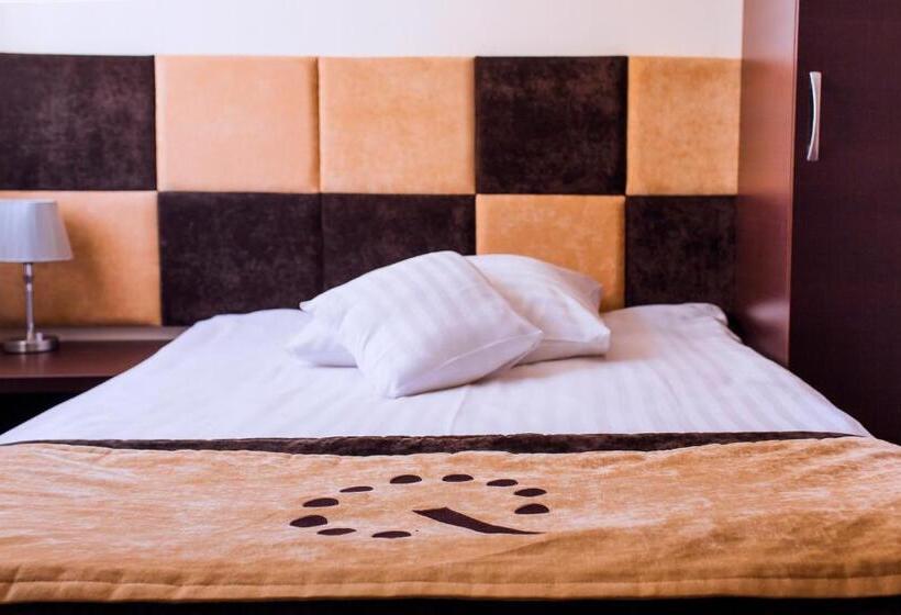 Номер Стандарт Трехместный, Boutique Hotel S Iii Piłsudskiego