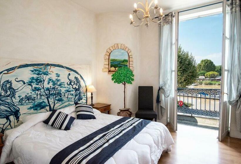 Номер Deluxe с Балконом, Logis Hôtel De La Tour