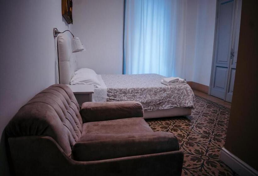اتاق لوکس سه تخته, Elephant's Smile B&b