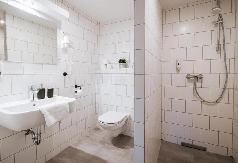 اتاق خانوادگی, Bistro & Rooms Pri Karlu   Ex Hiša Budja