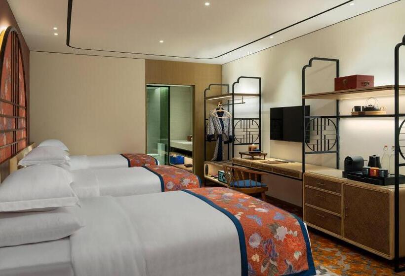 Family Suite, Episode Gading Serpong