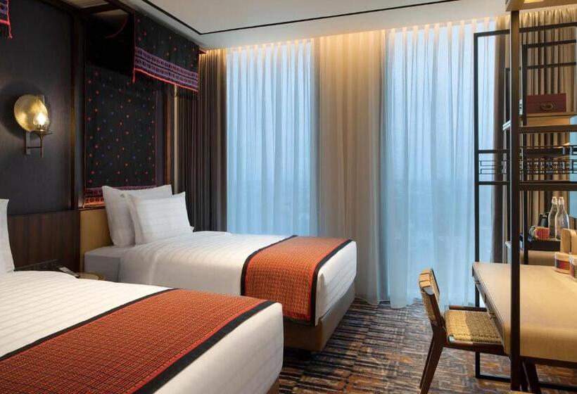 Номер Deluxe, Episode Gading Serpong