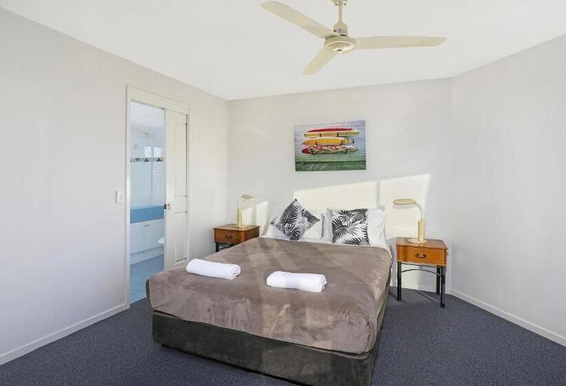 Апартаменты 3 Спальни, Beachside Resort Kawana Waters