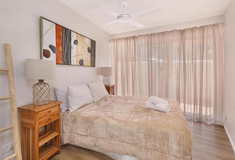 Апартаменты 1 Спальня Нижний Этаж, Beachside Resort Kawana Waters