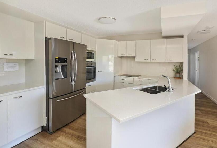 Апартаменты Deluxe 1 Спальня, Beachside Resort Kawana Waters