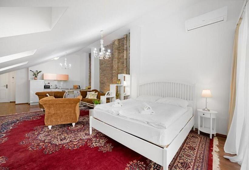 سوئیت با بالکن, Garni Hotel Virgo