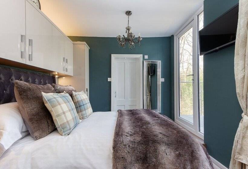 Romantic Room, Glencree