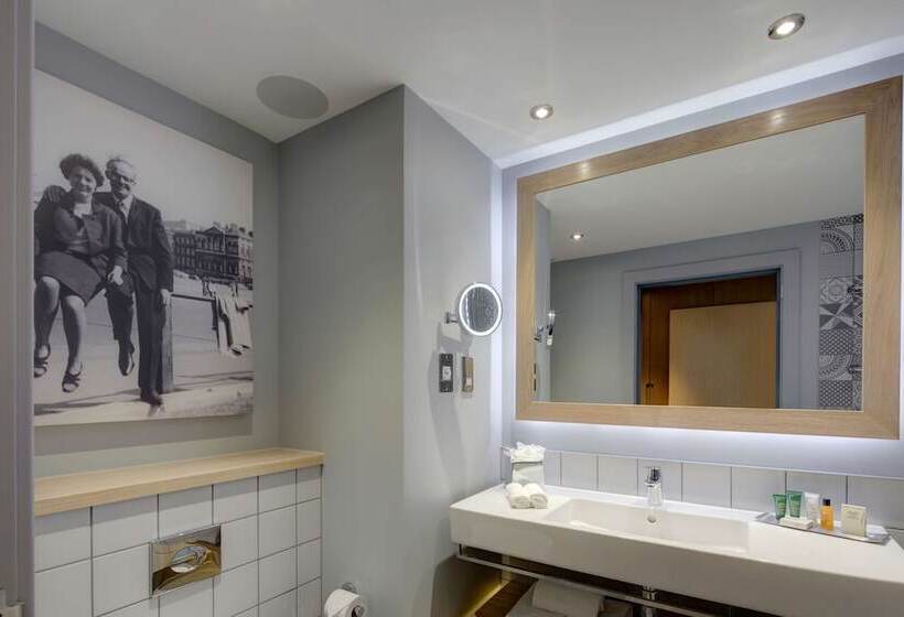 Номер Стандарт, Hilton Bournemouth