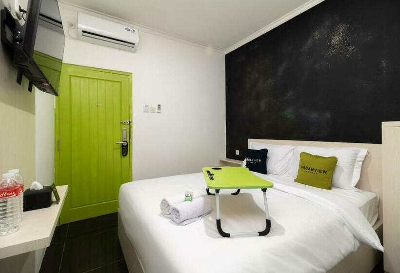 غرفة سوبيريور, Urbanview Hotel Bizhome Artha Gading Boulevard By Reddoorz