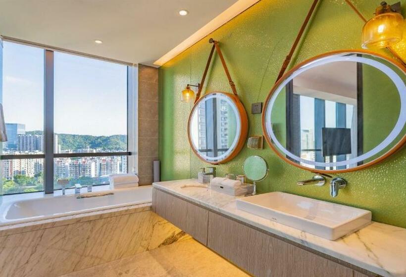 Номер Премиум, Holiday Inn Zhuhai City Center, An Ihg