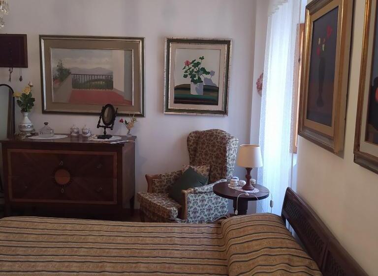 غرفة قياسية, Rua Dell Arco 11