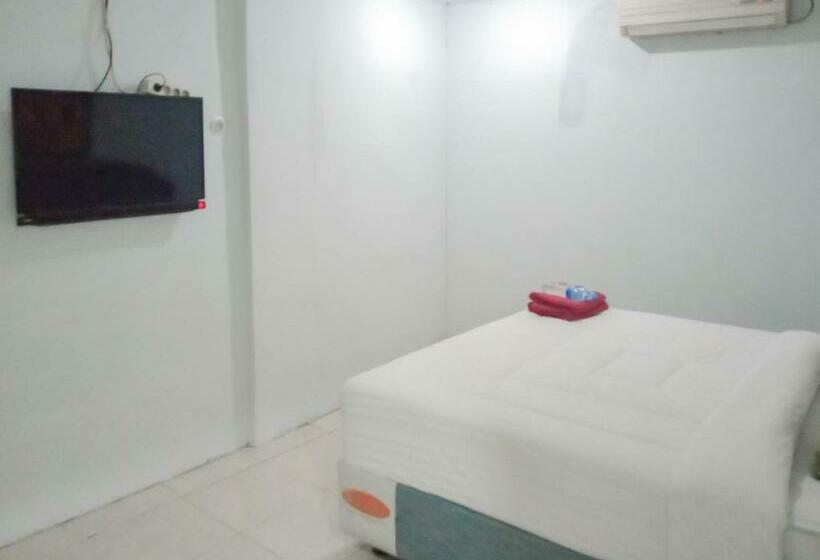Номер Economy, Urbanview Hotel Rio Life House Cianjur By Reddoorz