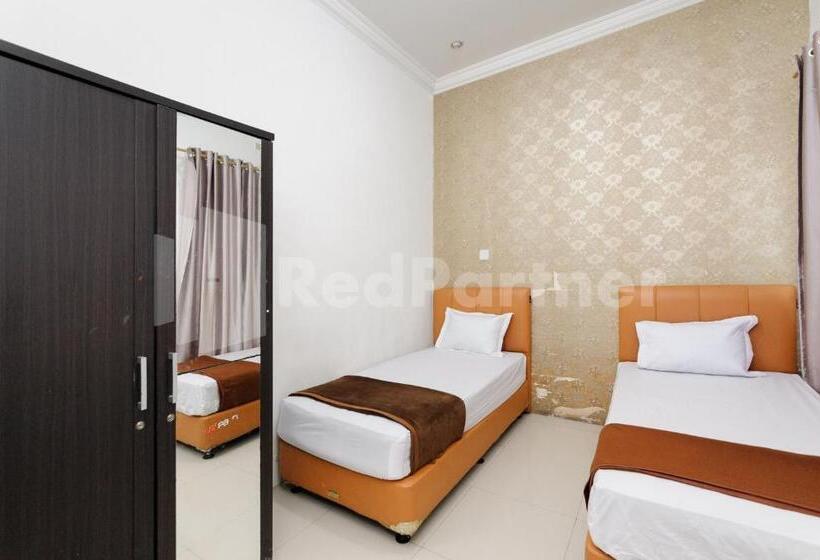 Номер Deluxe, Reddoorz At Wisma Nabila Syariah Near Masjid Raya Baiturrahman Banda Aceh