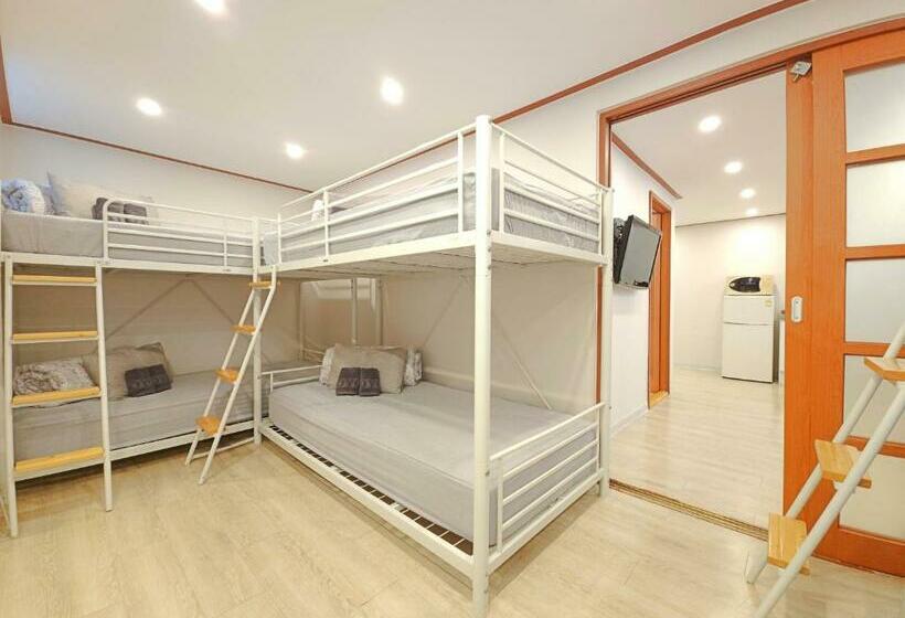 スイート（家族用）, Oyo Rooftop Hostel
