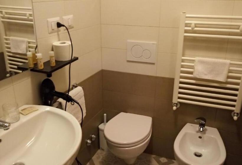 Quarto Triplo Basic, Polvere Di Stelle
