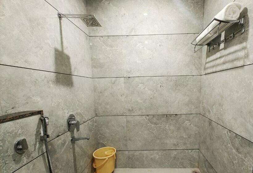 Номер Economy, Radha Residency