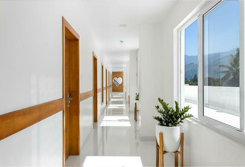 اتاق استاندارد با چشم‌انداز کوهستان, White House, Munnar
