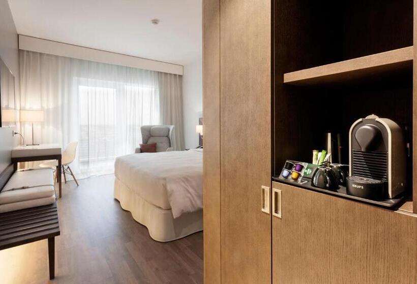 キングサイズベッドのスーペリアルーム, Ac Hotel By Marriott Paris Le Bourget Airport