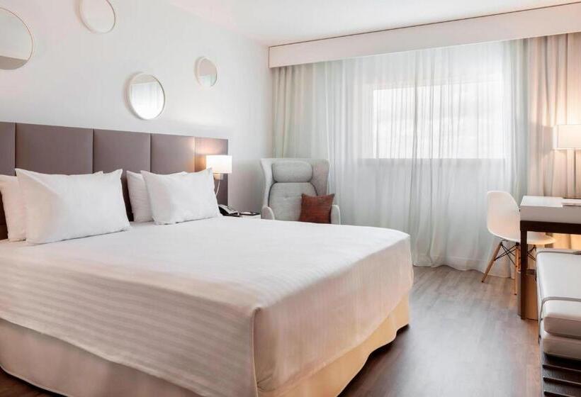 キングサイズベッドのスーペリアルーム, Ac Hotel By Marriott Paris Le Bourget Airport