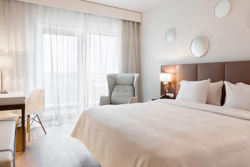 キングサイズベッドのスーペリアルーム, Ac Hotel By Marriott Paris Le Bourget Airport