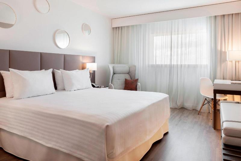 キングサイズベッドのスーペリアルーム, Ac Hotel By Marriott Paris Le Bourget Airport