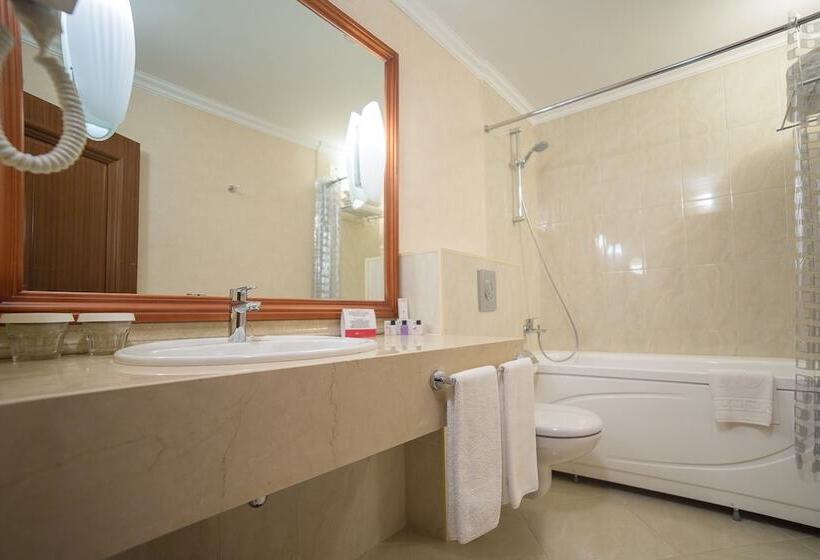 اتاق لوکس, Ramada By Wyndham Almaty