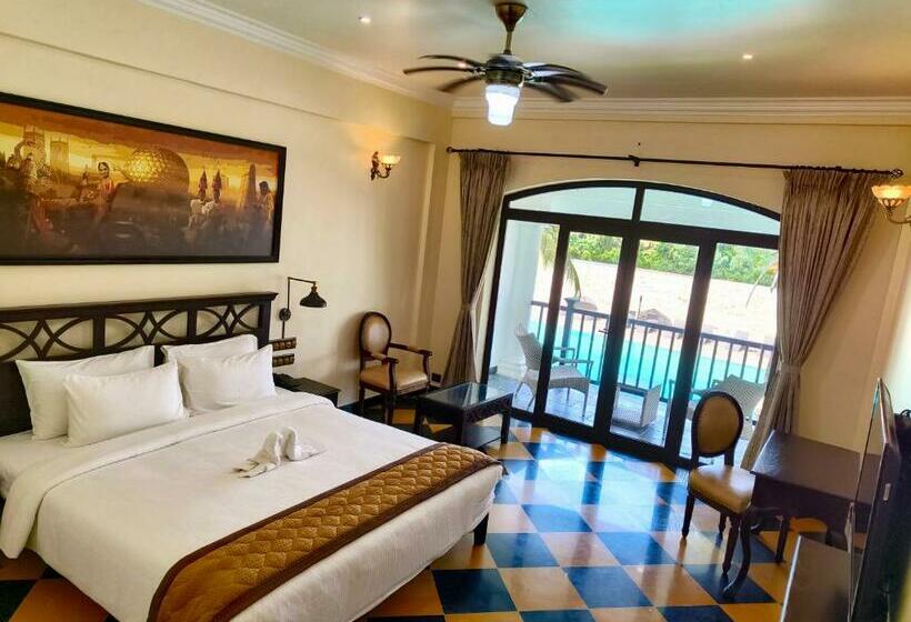 اتاق استاندارد با چشم‌انداز استخر, Lagoon Sarovar Premiere Resort   Pondicherry