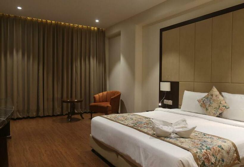 Четырехместный номер Премиум, Pride Hotel Bhopal