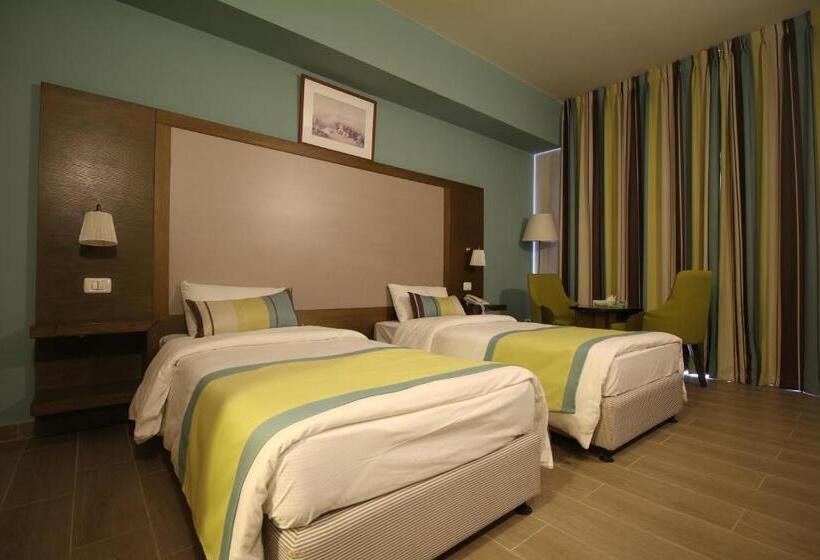 اتاق یک تخته با چشم‌انداز استخر, Jericho Resort Village