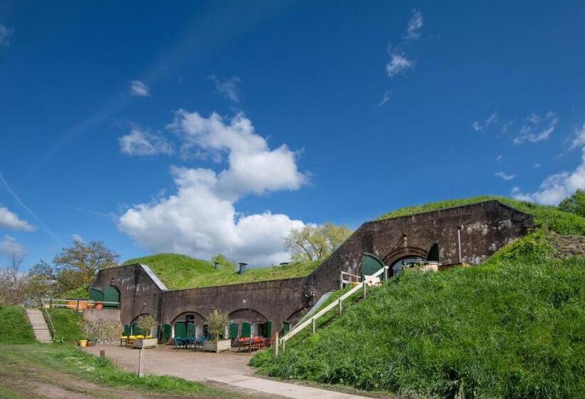 스탠다드 스튜디오 (테라스구비), Fort Vurig
