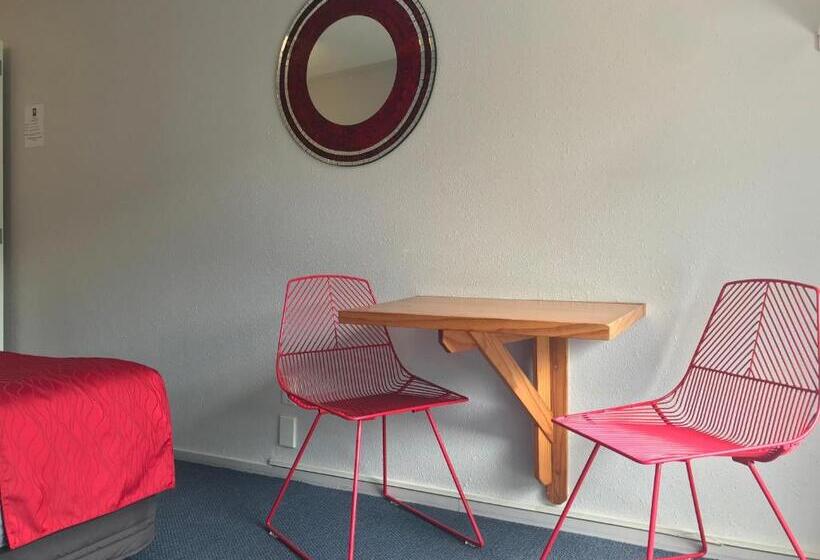 Студия Стандарт, Edelweiss Motel