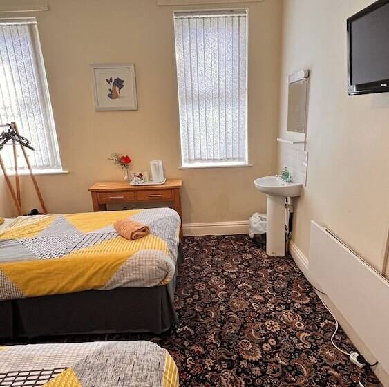 Quarto Estandar Banheiro Compartilhado, Castle Lodge Guest House 86 88 Sheil Rd L6 3af
