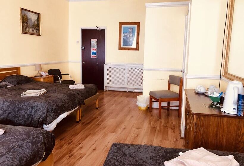 Номер Стандарт Трехместный, Castle Lodge Guest House 86 88 Sheil Rd L6 3af