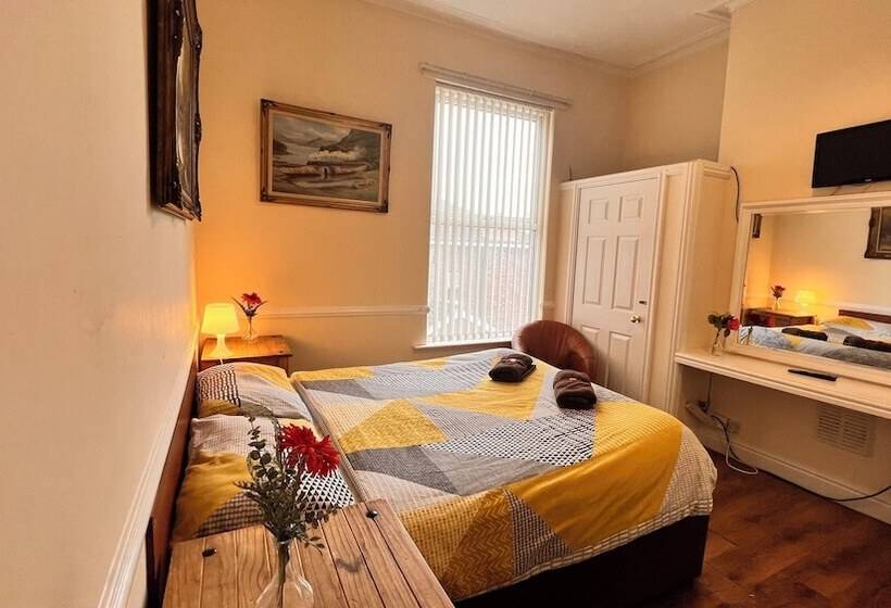 Номер Стандарт, Castle Lodge Guest House 86 88 Sheil Rd L6 3af