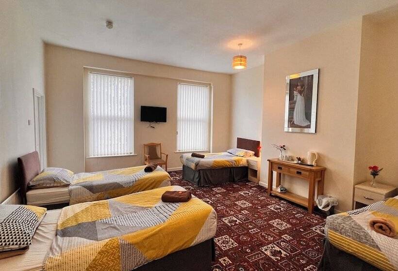 Семейный Номер, Castle Lodge Guest House 86 88 Sheil Rd L6 3af