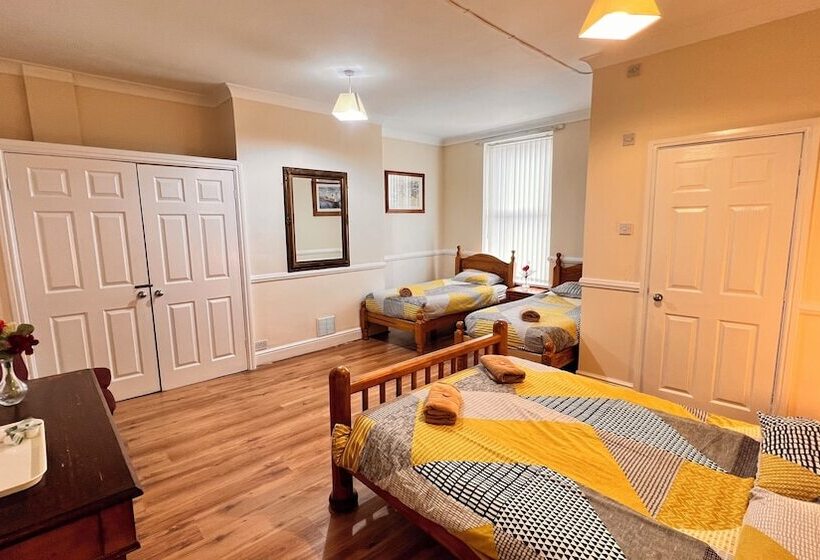 Quarto Familiar, Castle Lodge Guest House 86 88 Sheil Rd L6 3af