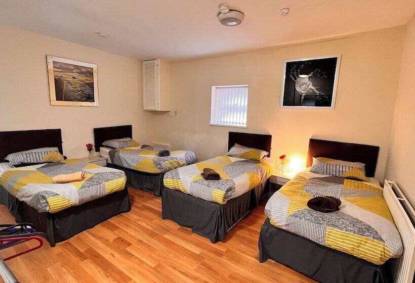 Семейный Номер, Castle Lodge Guest House 86 88 Sheil Rd L6 3af