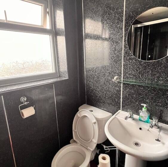 Номер Стандарт, Castle Lodge Guest House 86 88 Sheil Rd L6 3af