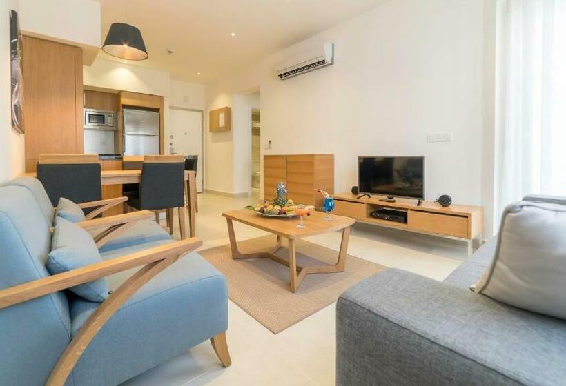 Полулюкс Interior, Ramada by Wyndham Resort Kusadasi