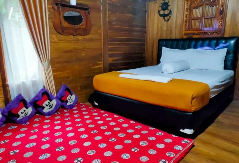 Семейный Номер, Joglo House Karinduaji Madasari