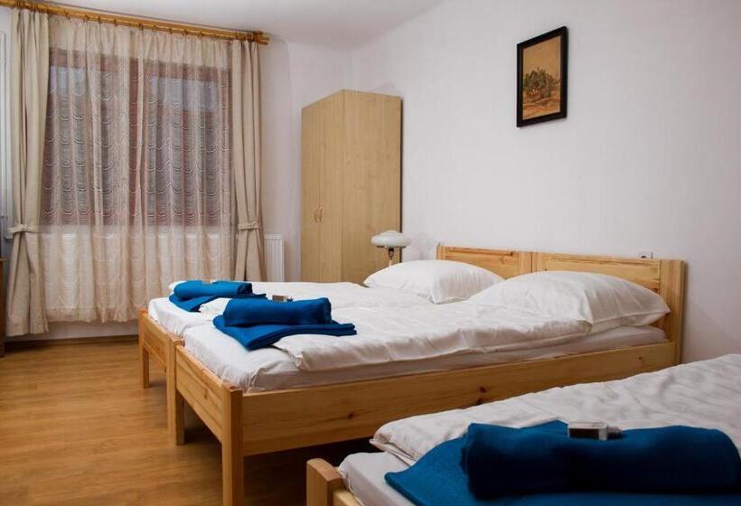Номер Стандарт Трехместный, Guest House St. Mária